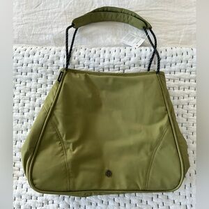 Lululemon green 28L snap tote